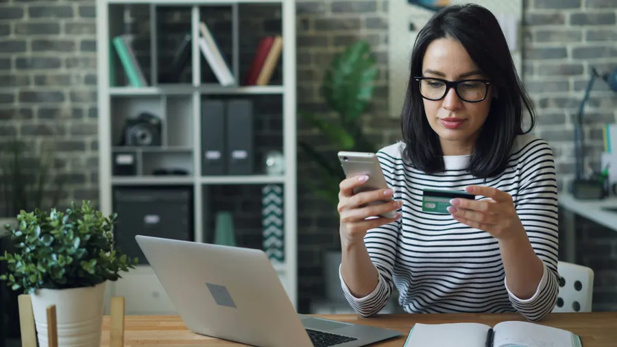 Email de confirmare retur care nu ajunge la client